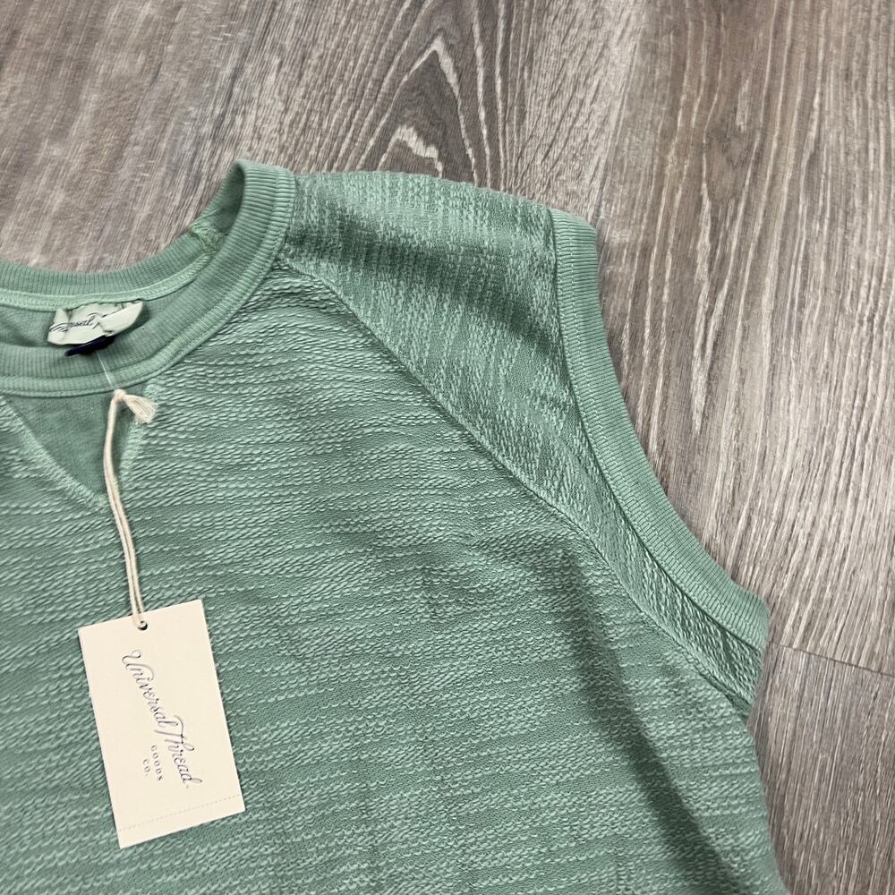 Universal Thread Women's Light Green Crewneck Swe… - image 4